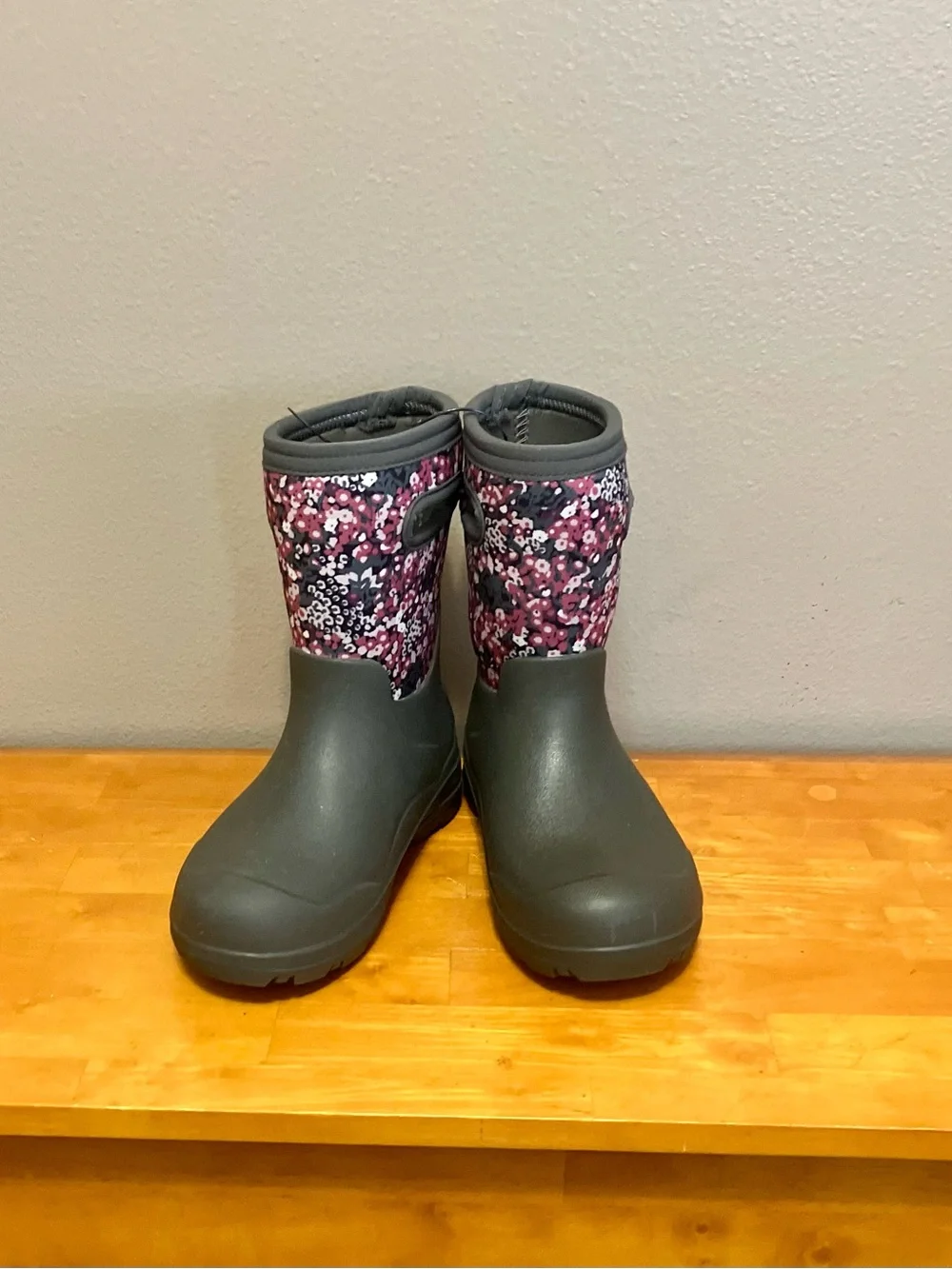 BOGS York Seamless Winter Boots, Gray with Multi Floral Pattern, Size 13 (EUC)